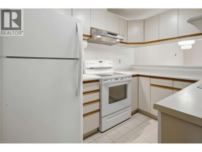 1042 NELSON Street | Vancouver British Columbia | Slide Image Thirteen