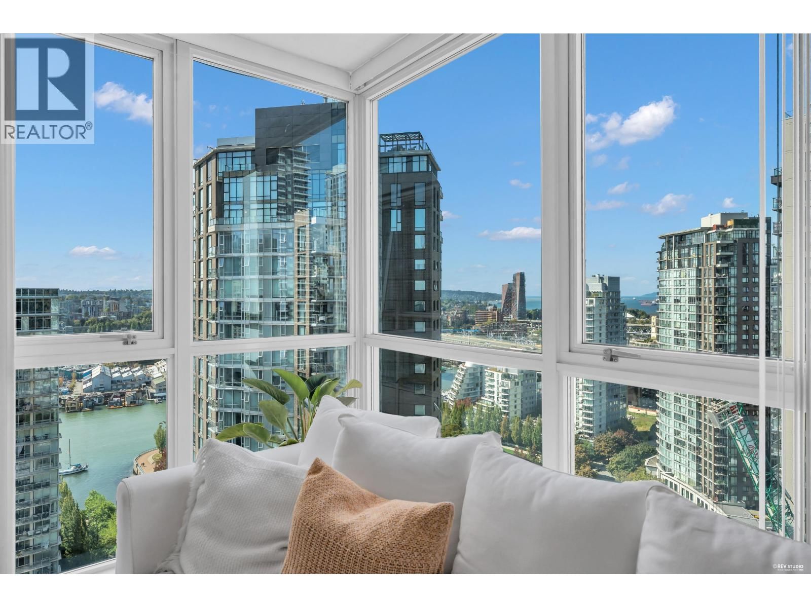1408 STRATHMORE Mews, Vancouver, British Columbia V6Z 3A9