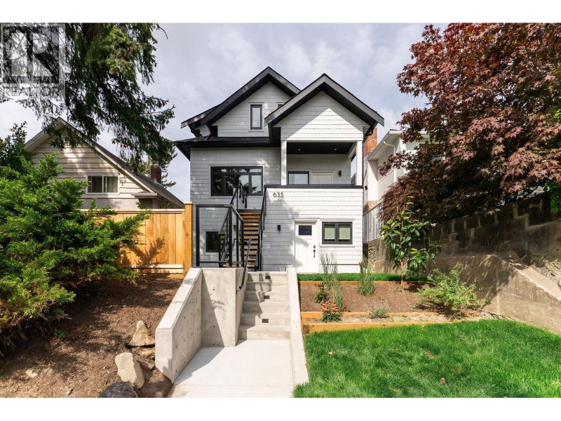 635 22ND Avenue Vancouver British Columbia, V5V 1V3 - 5 Bedrooms Home For Sale