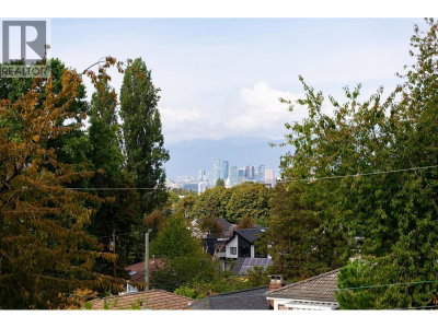 635 22ND Avenue | Vancouver British Columbia | Slide Image Sixteen