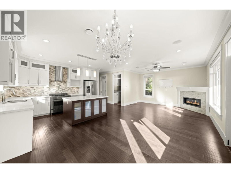 7028 BROADWAY Burnaby British Columbia, V5A 1R8 - 5 Bedrooms Home For Sale