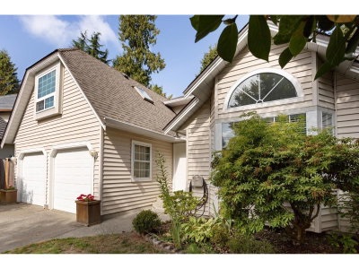 15733 98A Avenue | Surrey British Columbia | Slide Image Three