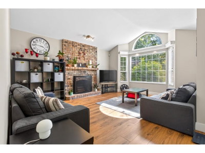 15733 98A Avenue | Surrey British Columbia | Slide Image Four