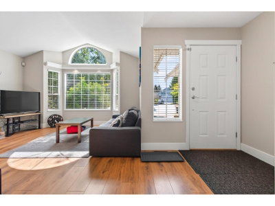 15733 98A Avenue | Surrey British Columbia | Slide Image Eight