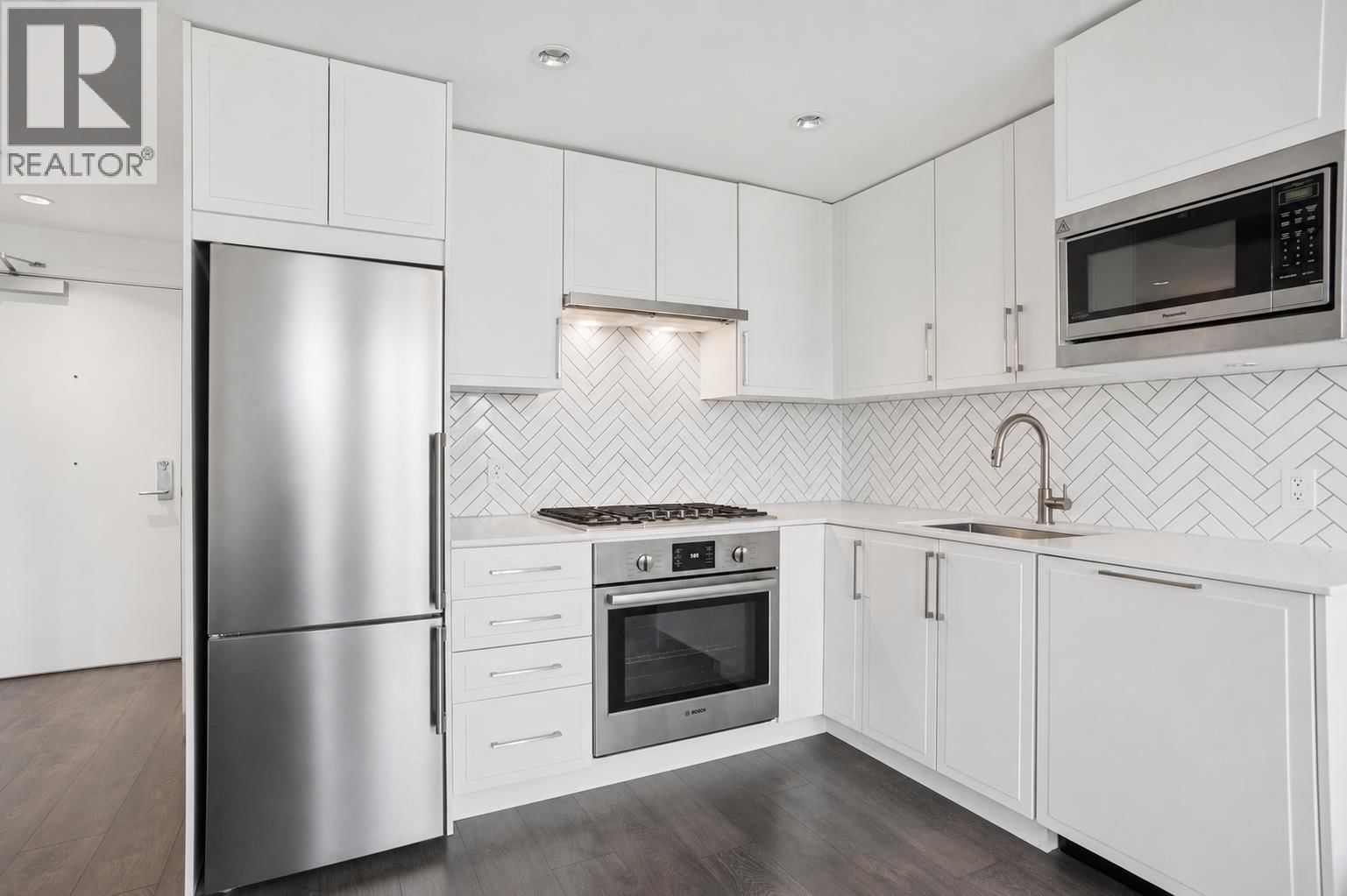 2435 KINGSWAY, Vancouver, British Columbia V5R 5G8