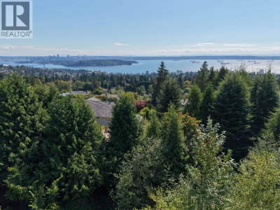 1410 CAMELOT Road | West Vancouver British Columbia | Slide Image Three