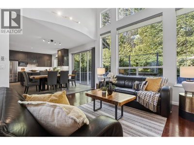 98 LINDEN Court | Port Moody British Columbia | Slide Image Eight