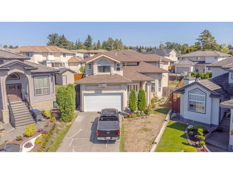 8298 151A Street Surrey British Columbia, V3S 8R1 - 8 Bedrooms Home For Sale