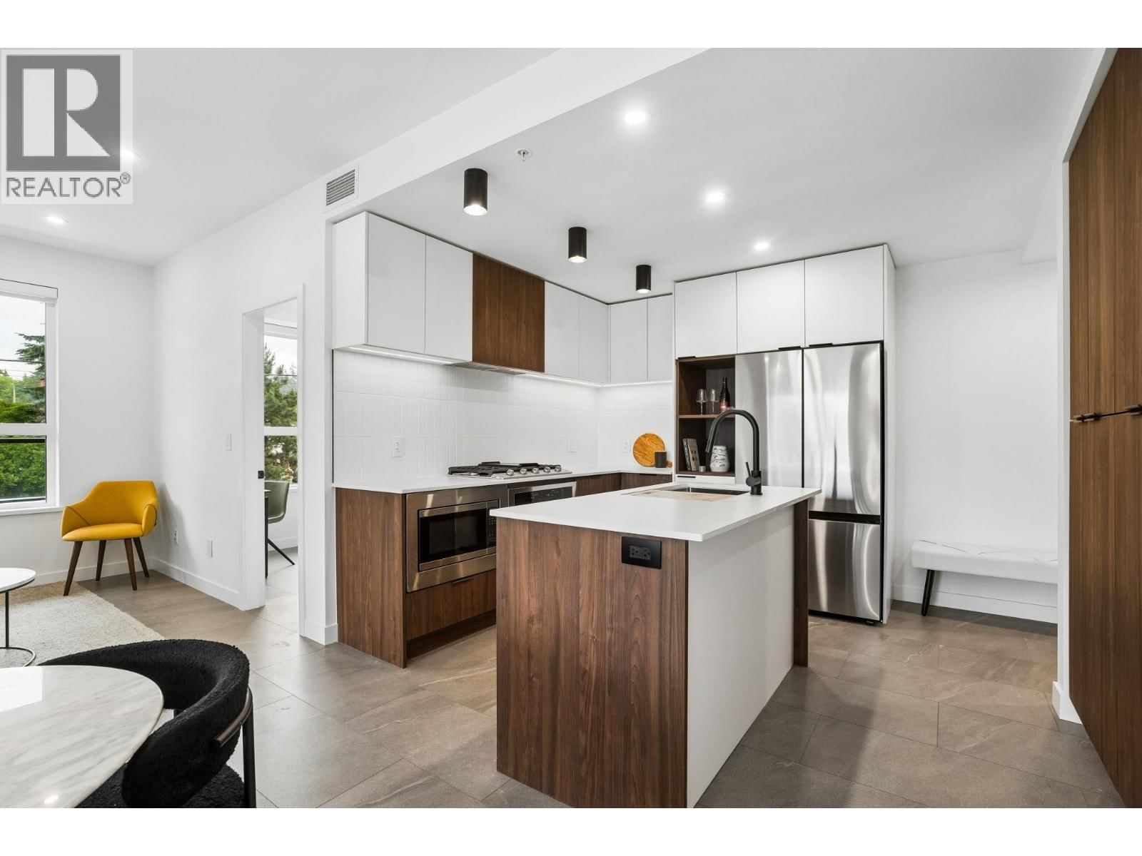 623 KEMSLEY Avenue, Coquitlam, British Columbia V3J 0L8
