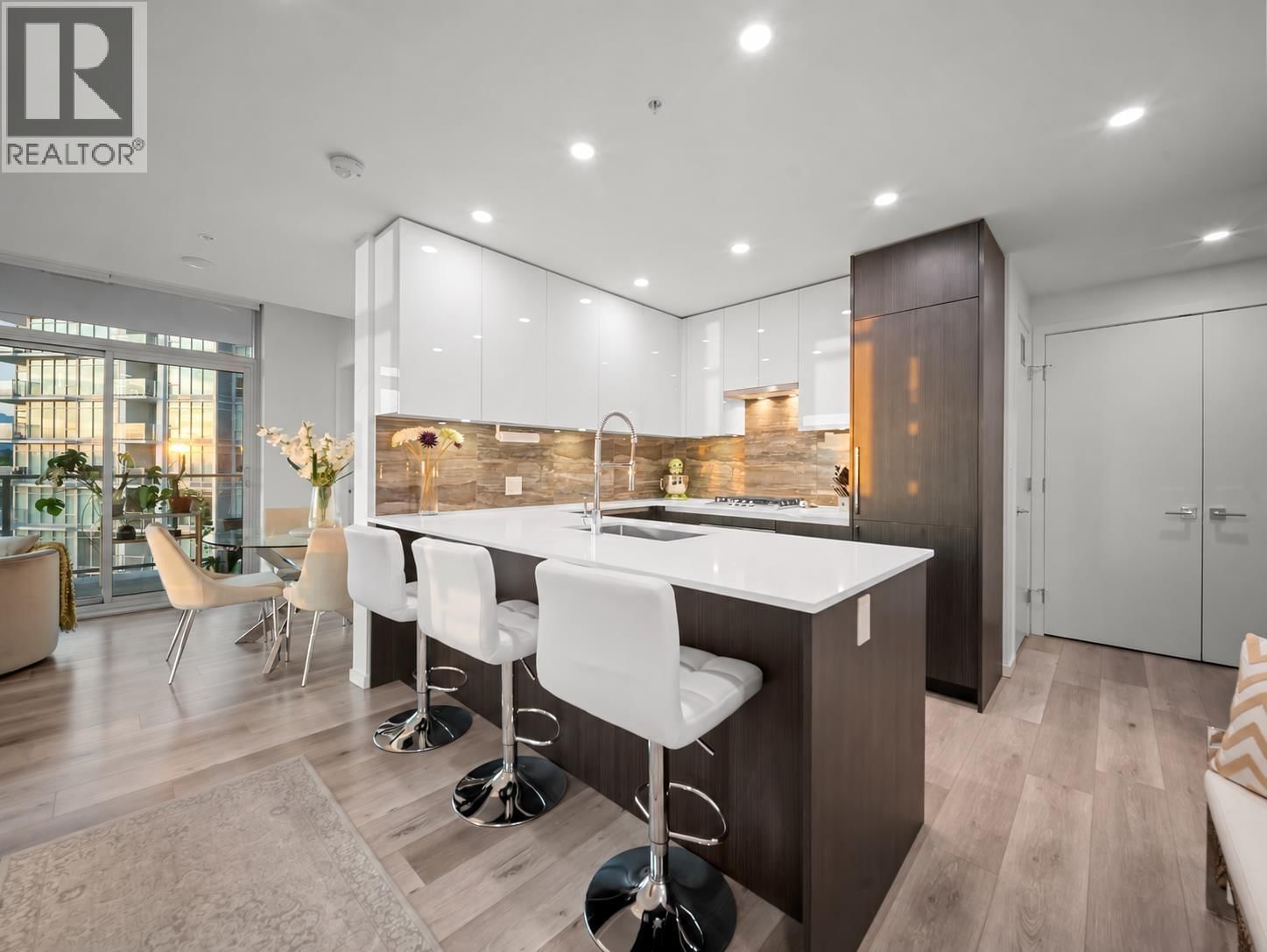 1888 GILMORE Avenue, Burnaby, British Columbia V5C 0L2