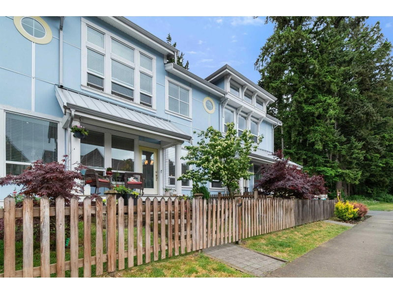 44849 ANGLERS Boulevard Chilliwack British Columbia, V2R 0Y4 - 5 Bedrooms Condo For Sale