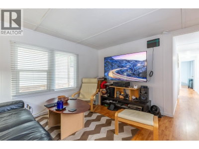 21163 LOUGHEED Highway | Maple Ridge British Columbia | Slide Image Eleven