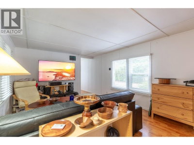 21163 LOUGHEED Highway | Maple Ridge British Columbia | Slide Image Eight