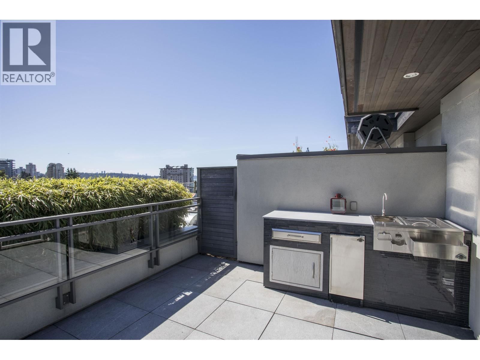 2432 HAYWOOD Avenue, West Vancouver, British Columbia V7V 1Y1