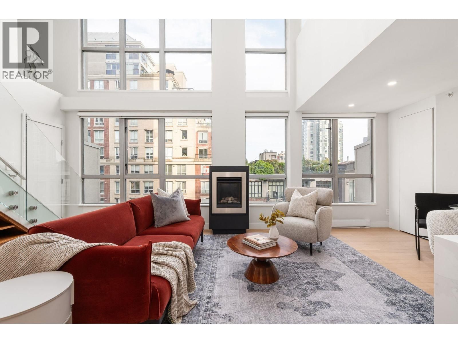 1238 RICHARDS Street, Vancouver, British Columbia V6B 3G2