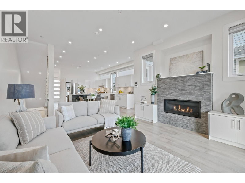409 KEITH Road North Vancouver British Columbia, V7M 1M2 - 5 Bedrooms Condo For Sale