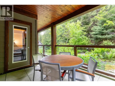 2020 LONDON Lane | Whistler British Columbia | Slide Image Nineteen