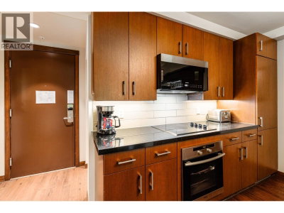 2020 LONDON Lane | Whistler British Columbia | Slide Image Nine
