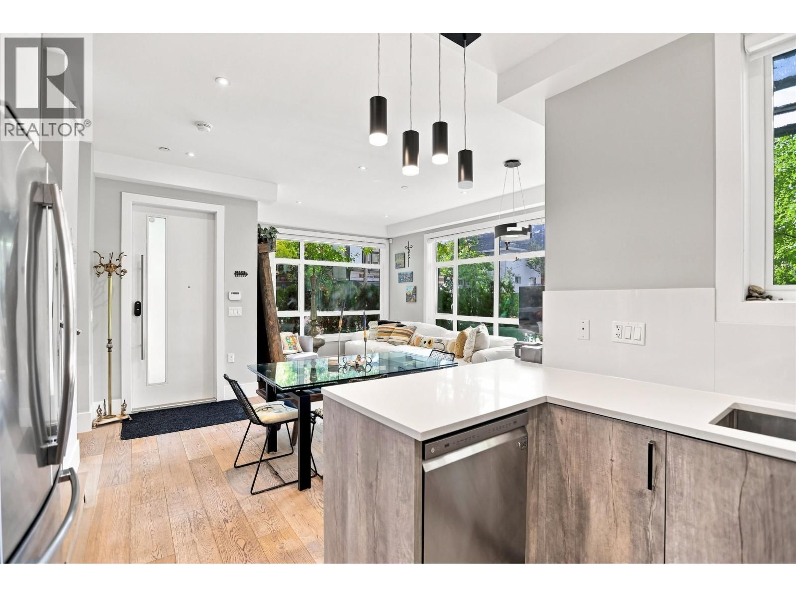 1185 VICTORIA Drive, Vancouver, British Columbia V5L 4G4