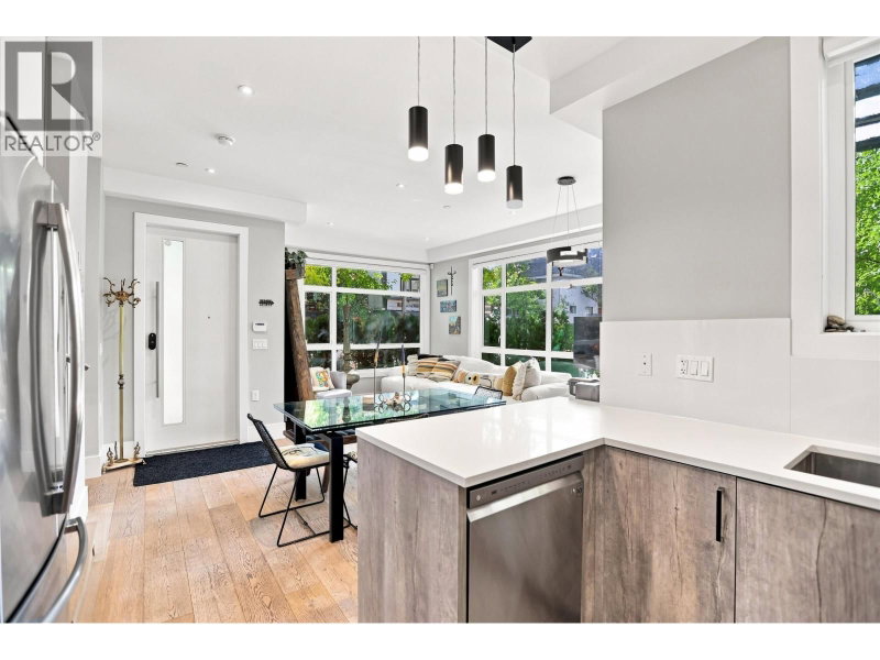 1185 VICTORIA Drive Vancouver British Columbia, V5L 4G4 - 4 Bedrooms Condo For Sale