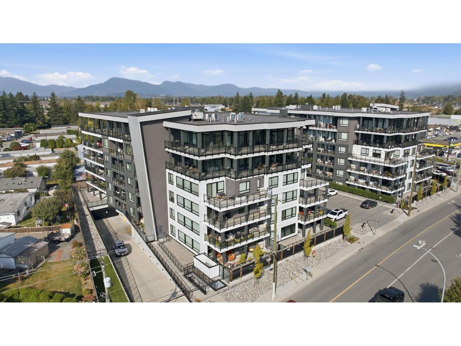 45745 WATSON Road, Chilliwack, British Columbia V2R 6K3