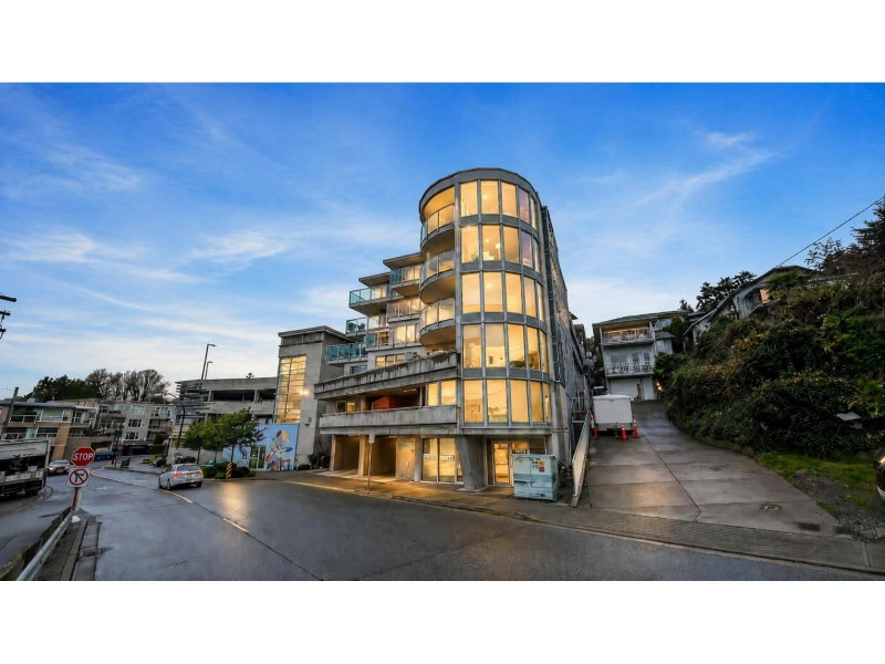 14955 VICTORIA Avenue White Rock British Columbia, V4B 1G2 - 2 Bedrooms Condo For Sale