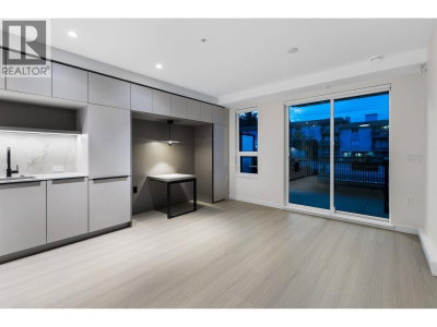 2015 ST. JOHNS Street | Port Moody British Columbia | Slide Image Three
