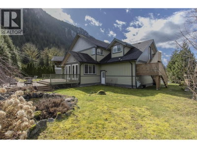 1003 ASH Place | Squamish British Columbia | Slide Image Eight