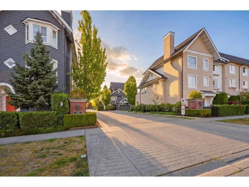 8438 207A Street Langley British Columbia, V2Y 0N8 - 2 Bedrooms Condo For Sale