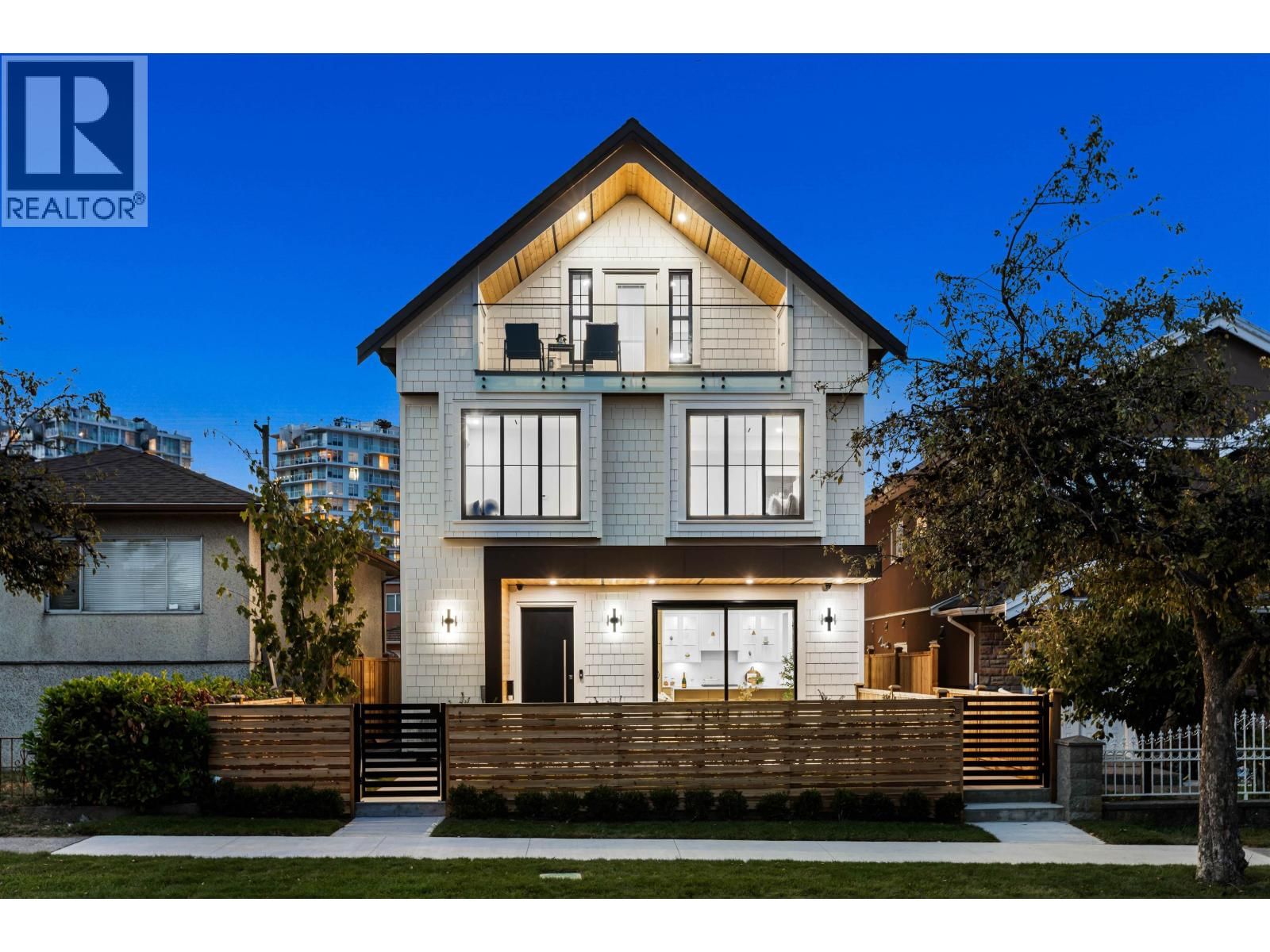 2211 MANNERING Avenue, Vancouver, British Columbia V5N 3C5