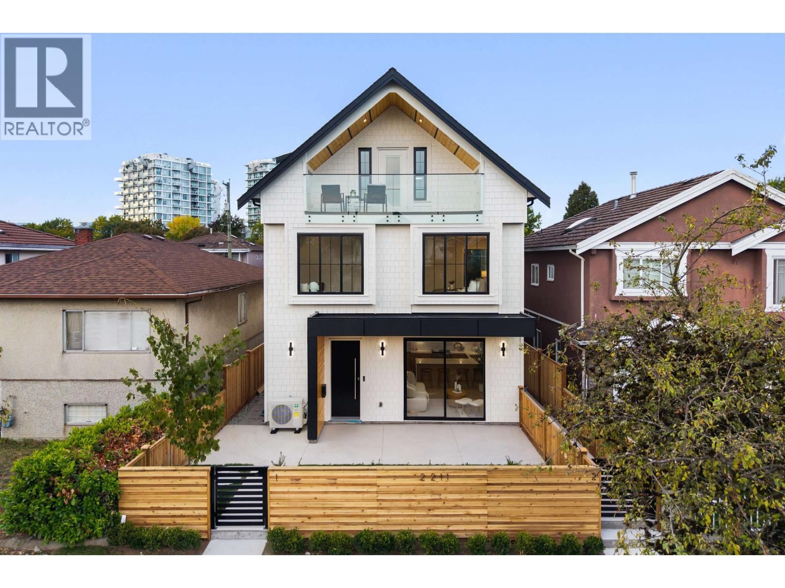 2211 MANNERING Avenue, Vancouver, British Columbia V5N 3C5