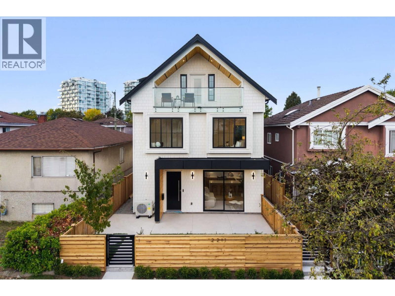 2211 MANNERING Avenue Vancouver British Columbia, V5N 3C5 - 3 Bedrooms Home For Sale