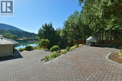 12828 GILDEN Road | Madeira Park British Columbia | Slide Image Six