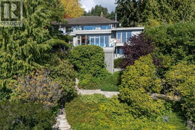 4052 MARINE Drive | West Vancouver British Columbia | Slide Image Ten