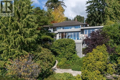 4052 MARINE Drive | West Vancouver British Columbia | Slide Image Twelve