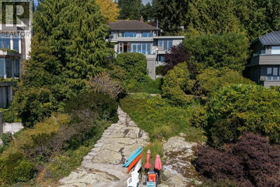 4052 MARINE Drive | West Vancouver British Columbia | Slide Image Thirteen