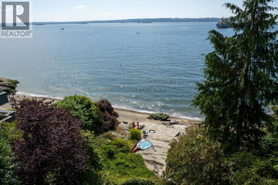 4052 MARINE Drive | West Vancouver British Columbia | Slide Image Nineteen