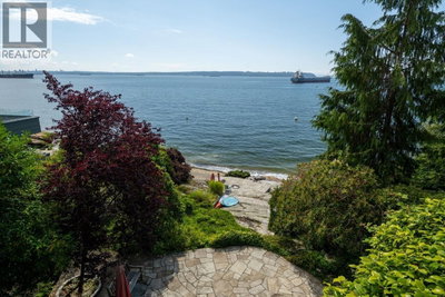 4052 MARINE Drive | West Vancouver British Columbia | Slide Image Four
