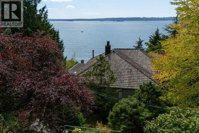 4052 MARINE Drive | West Vancouver British Columbia | Slide Image Five