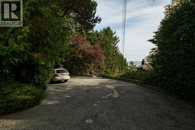 4052 MARINE Drive | West Vancouver British Columbia | Slide Image Eight