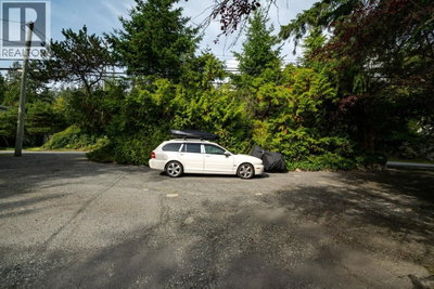 4052 MARINE Drive | West Vancouver British Columbia | Slide Image Nine