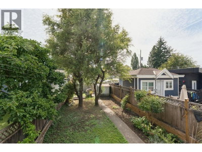614 19TH Avenue | Vancouver British Columbia | Slide Image Eighteen