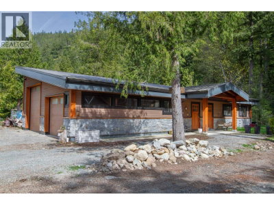 3070 MIDNIGHT Way | Squamish British Columbia | Slide Image Two