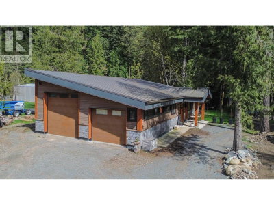 3070 MIDNIGHT Way | Squamish British Columbia | Slide Image Six