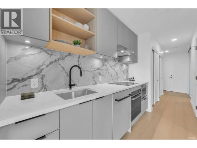 422 3RD Street | North Vancouver British Columbia | Slide Image Eight