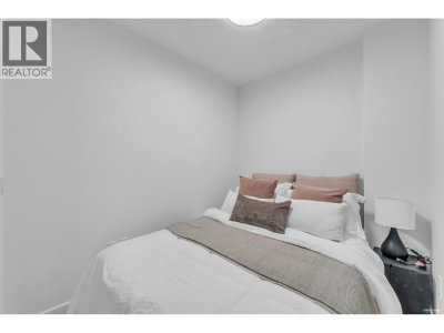 422 3RD Street | North Vancouver British Columbia | Slide Image Nine