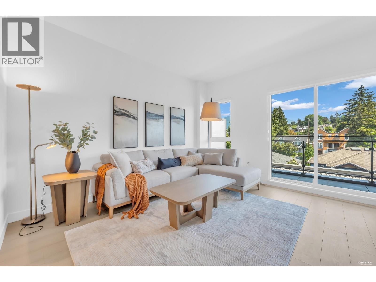 422 3RD Street, North Vancouver, British Columbia V7L 0K1