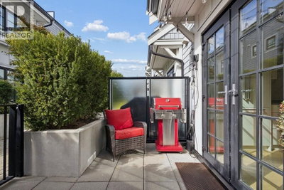 1133 RIDGEWOOD Drive | North Vancouver British Columbia | Slide Image Thirteen