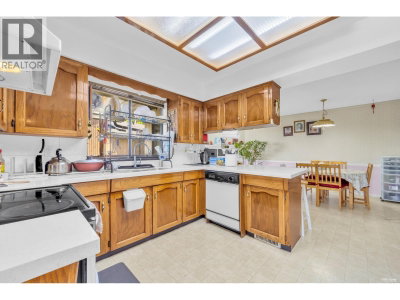 415 GOYER Court | Coquitlam British Columbia | Slide Image Seventeen