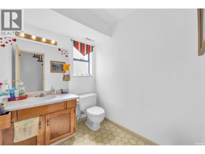 415 GOYER Court | Coquitlam British Columbia | Slide Image Nine
